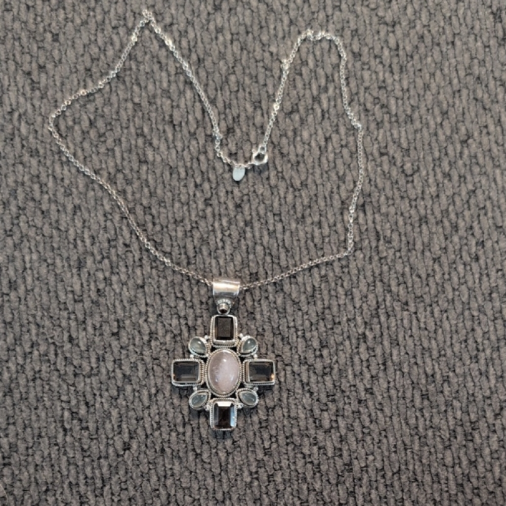 Elegant Silver and Black Gemstone Pendant Necklace - Picture 2 of 3